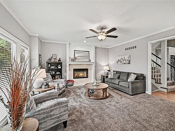 5th image of 8008 Park Ridge Dr