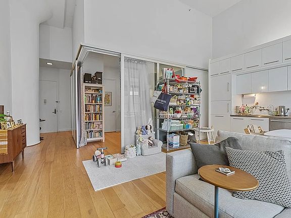 3rd image of 2728 Thomson Ave Unit 241