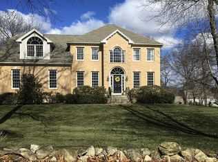 48 Fiske St, Holliston, MA 01746