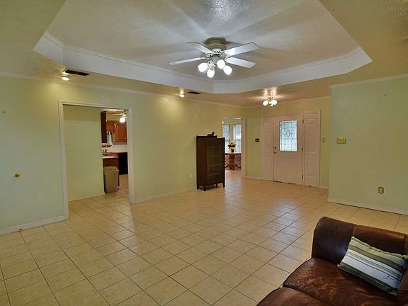 4th image of 11 Dennis St