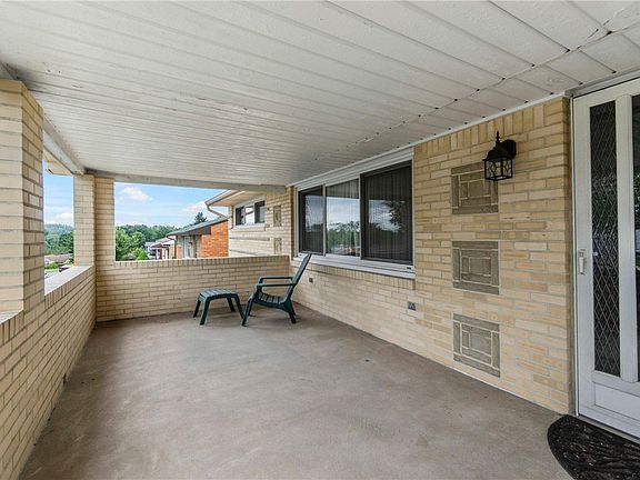 3rd image of 320 Livingston Rd