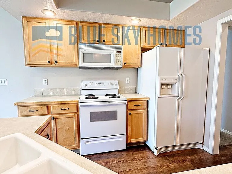 7530 N Matlock Ave — Photo 5