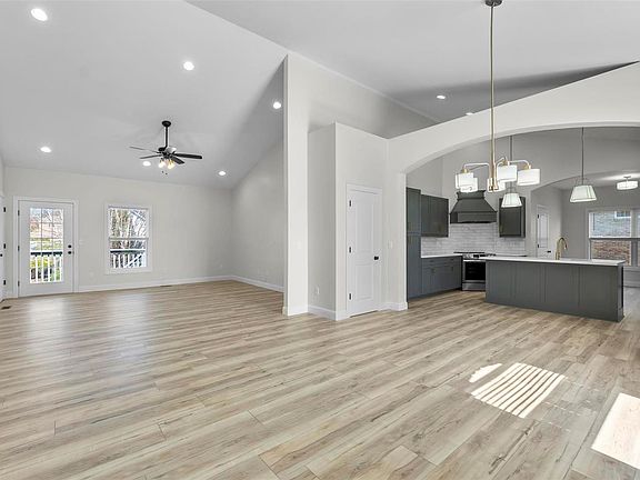 3rd image of 1856 Ferndale Dr
