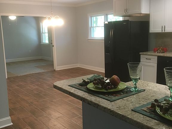 18 x 13 kitchen 9 x 9 dining