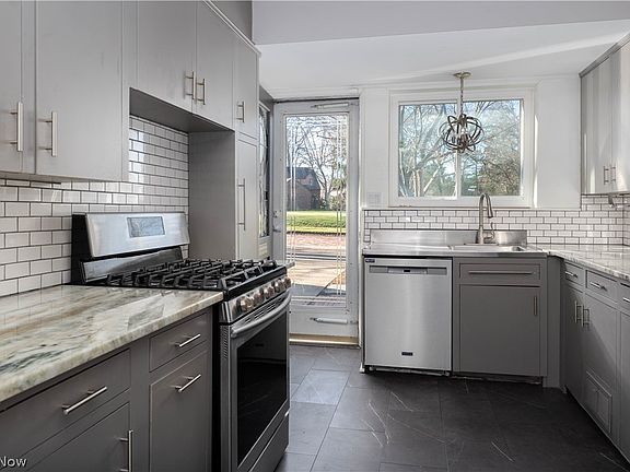 4th image of 1210 Lennox Ave NE