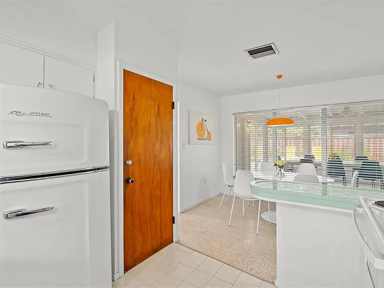 2473 Davis Blvd — Photo 23