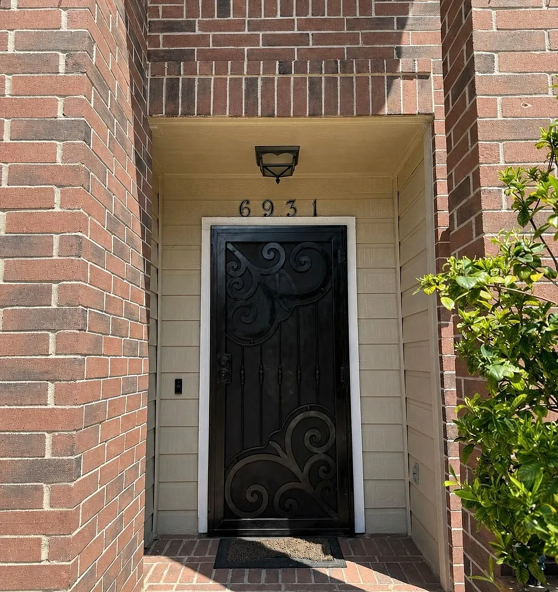 4 bed, 2.5 bath, 3208 sqft, $2,650 — Photo 2