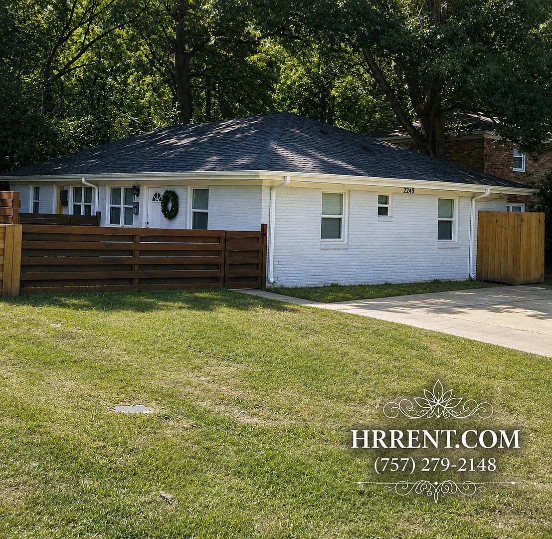 Newly Renovated 2 Bedroom 1 Bathroom Duplex Minutes away from Virginia Beach! — Photo 1