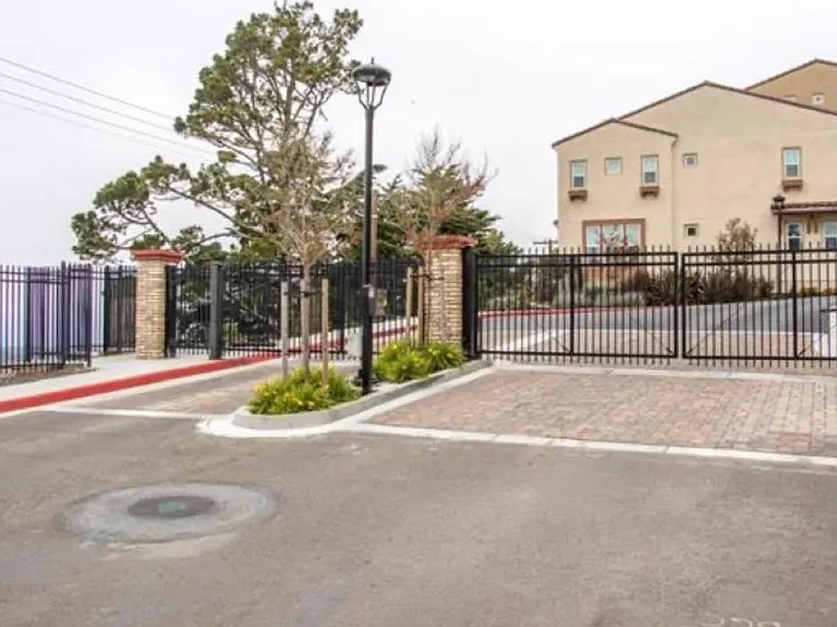 1001 Ocean View Ave — Photo 2