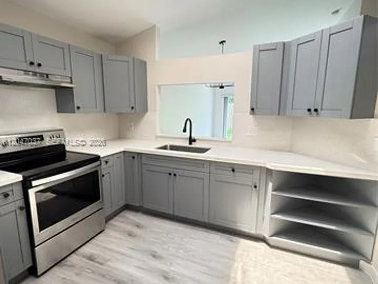 10113 SW 223rd Ter #10113 — Photo 4