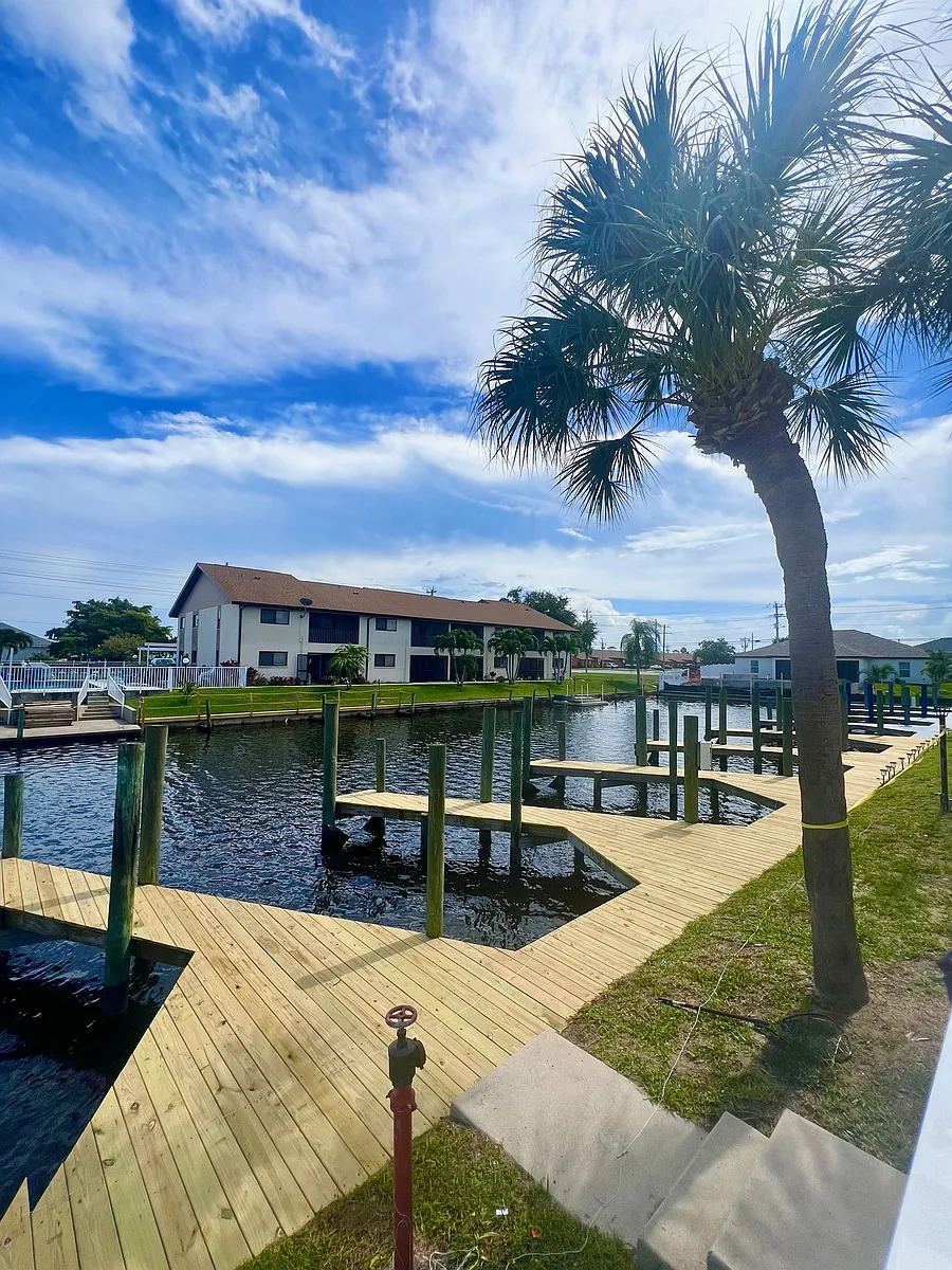 Building Photo - 710 SW 47th St #209