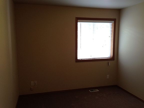 5th image of 16011 94th Ave E