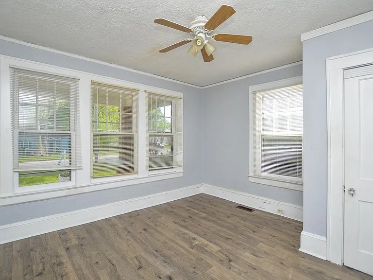 705 E Lexington Ave — Photo 21