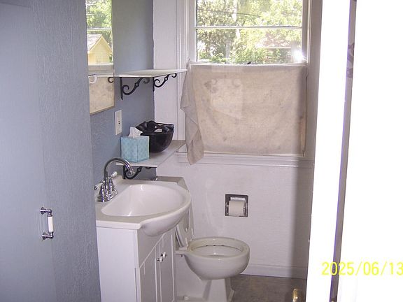 3rd image of 3318 Touzalin Ave
