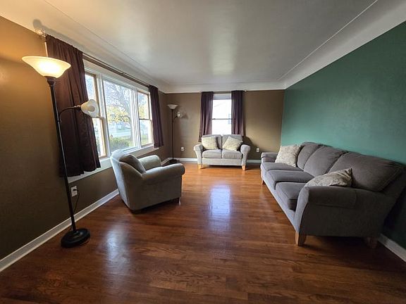 4th image of 42 Christopher Ct