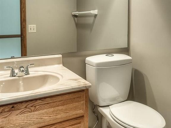 5th image of 807 Valentine Ln