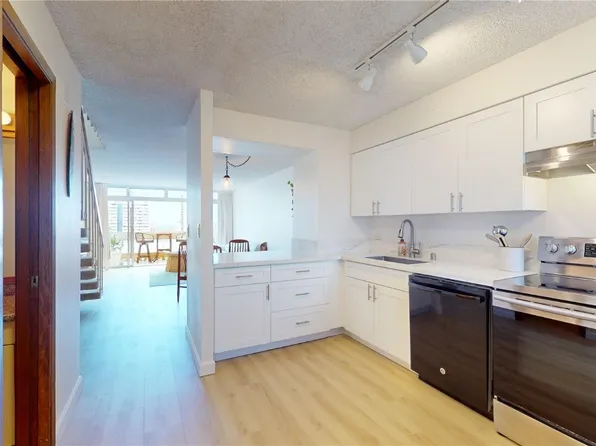 500 University Ave APT 1407, Honolulu, HI 96826