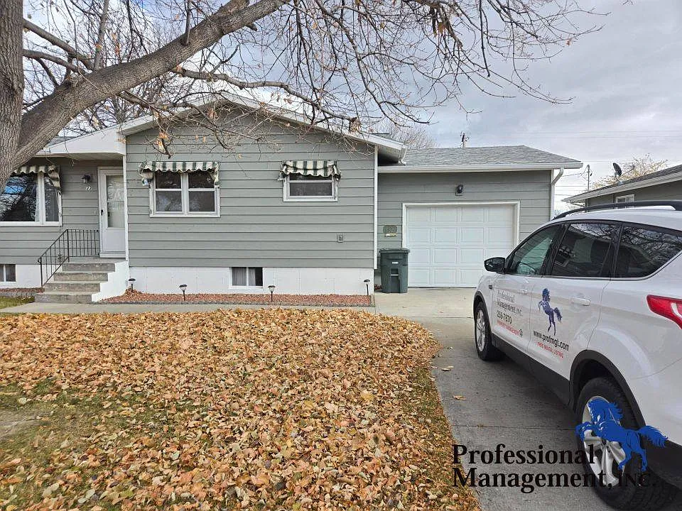 33 N Crestwood Dr in Billings, MT 59102 — Photo 1
