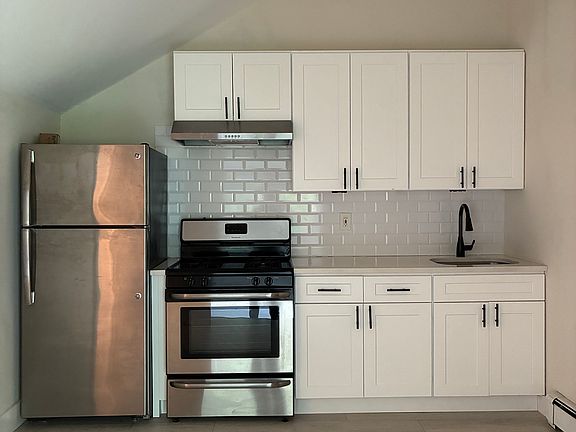 3rd image of 1437 Old Northern Blvd Floor 2