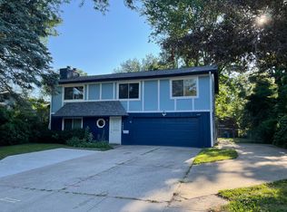 1435 Valley View Dr, Coralville, IA 52241