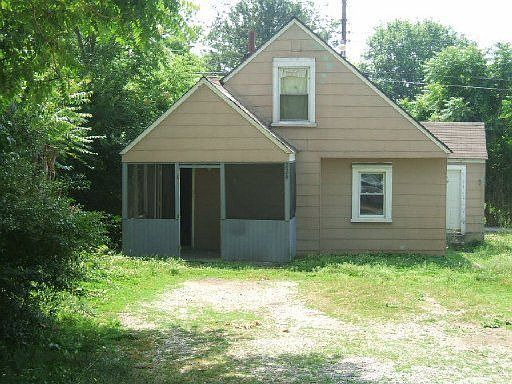 1st image of 224 E Burwell Ave