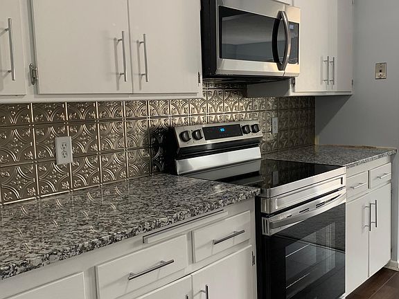 3rd image of 2626 McMenemy St APT A