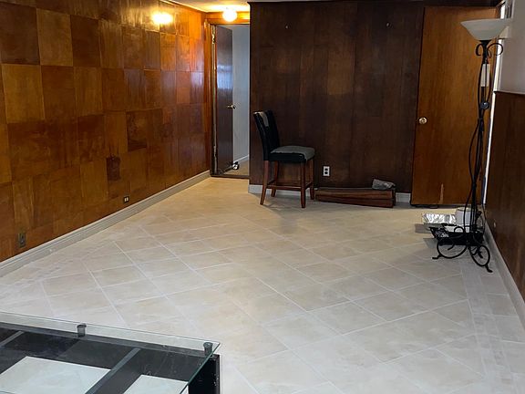 5th image of 1411 E 52nd St