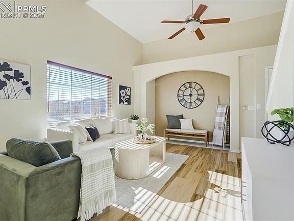 4th image of 1005 Legend Oak Dr