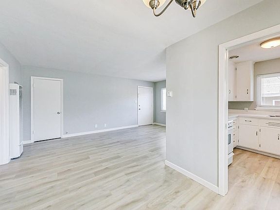 3rd image of 1549 San Carlos Ave Unit 22