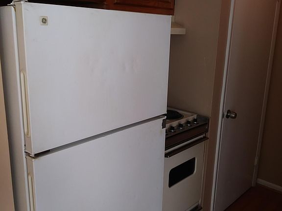 5th image of 225 Helen St