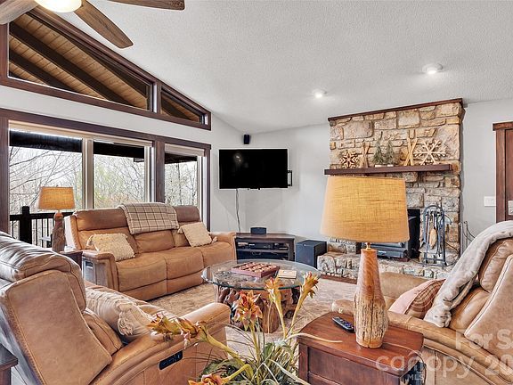 4th image of 202 Tamarack Rd