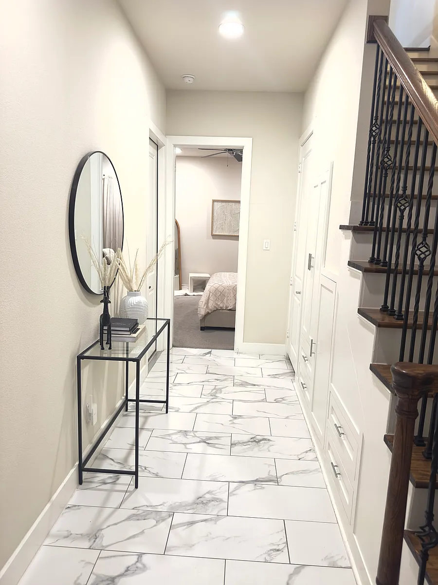 Entryway - 2922 Alice St