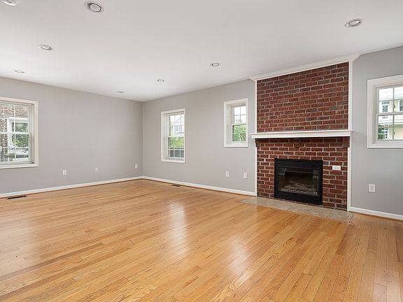 3rd image of 1600 13th St S