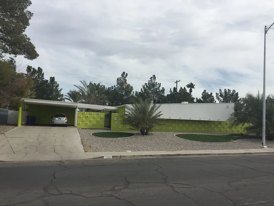 3328 Seneca Dr