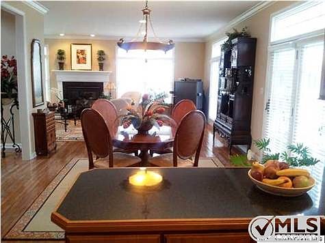 2nd image of 1318 Warwick Ln