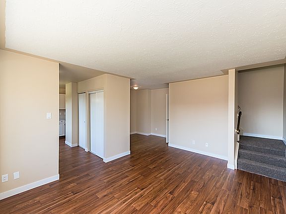 5th image of 292A Thorncliff Pl NW