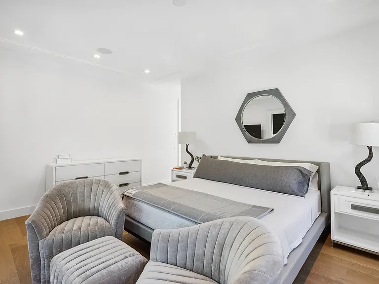 27 Grand St — Photo 17