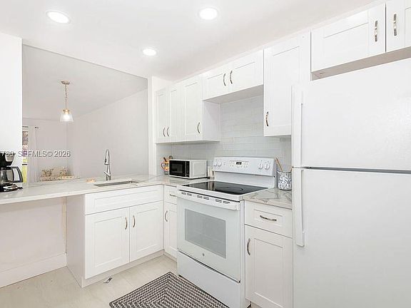 2nd image of 10434 Sunrise Lakes Blvd APT 109