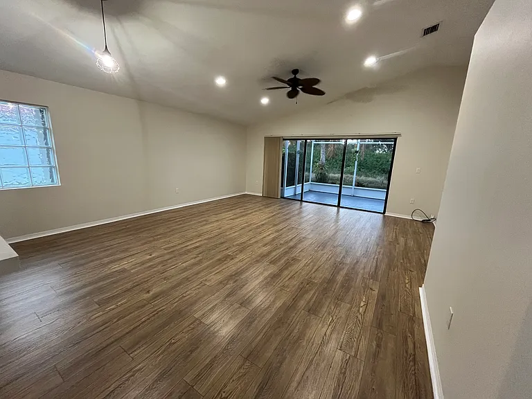 16375 NW 24th St — Photo 3