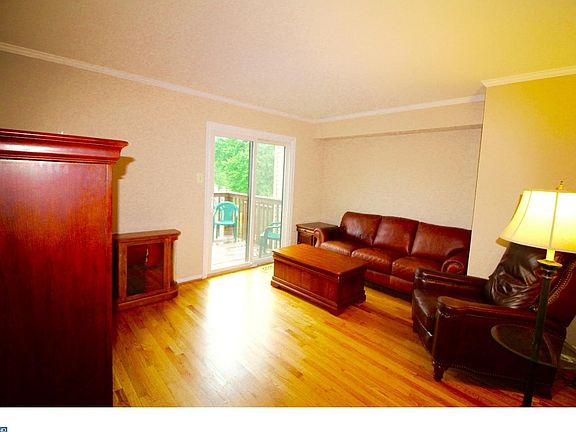 4th image of 2518 Pond View Dr