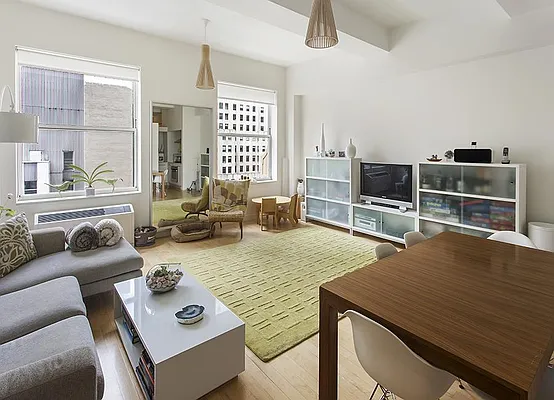 Sold by Warburg | media 2