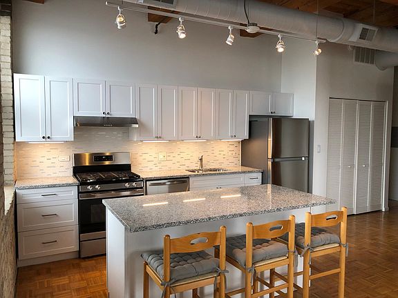 2nd image of 4745 N Ravenswood Ave APT 213