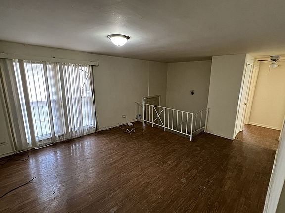 3rd image of 13116 S Forrestville Ave
