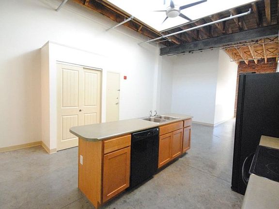 5th image of 1916 Lucas Ave #219