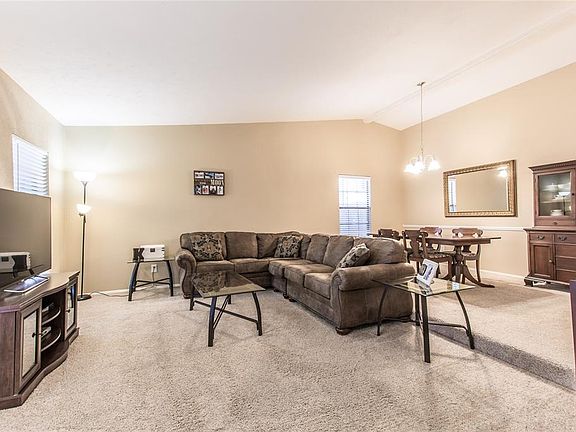 3rd image of 5012 Brandenburg Ln