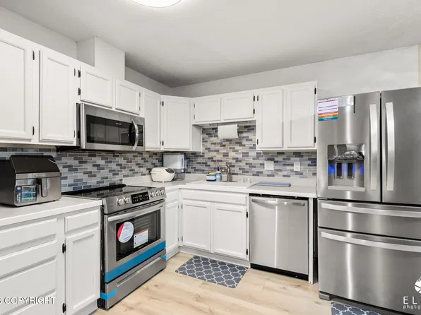 685 King Arthur Cir #D5, Anchorage, AK 99518