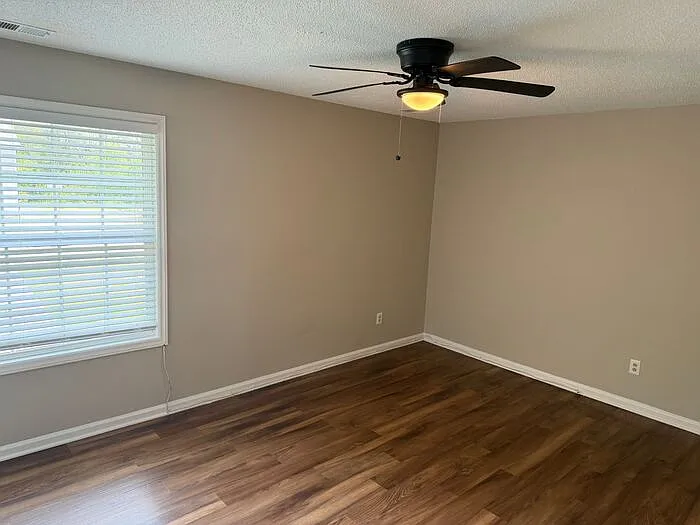 530 Walter St — Photo 3