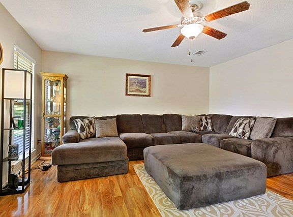 3rd image of 2144 Crestwood Dr