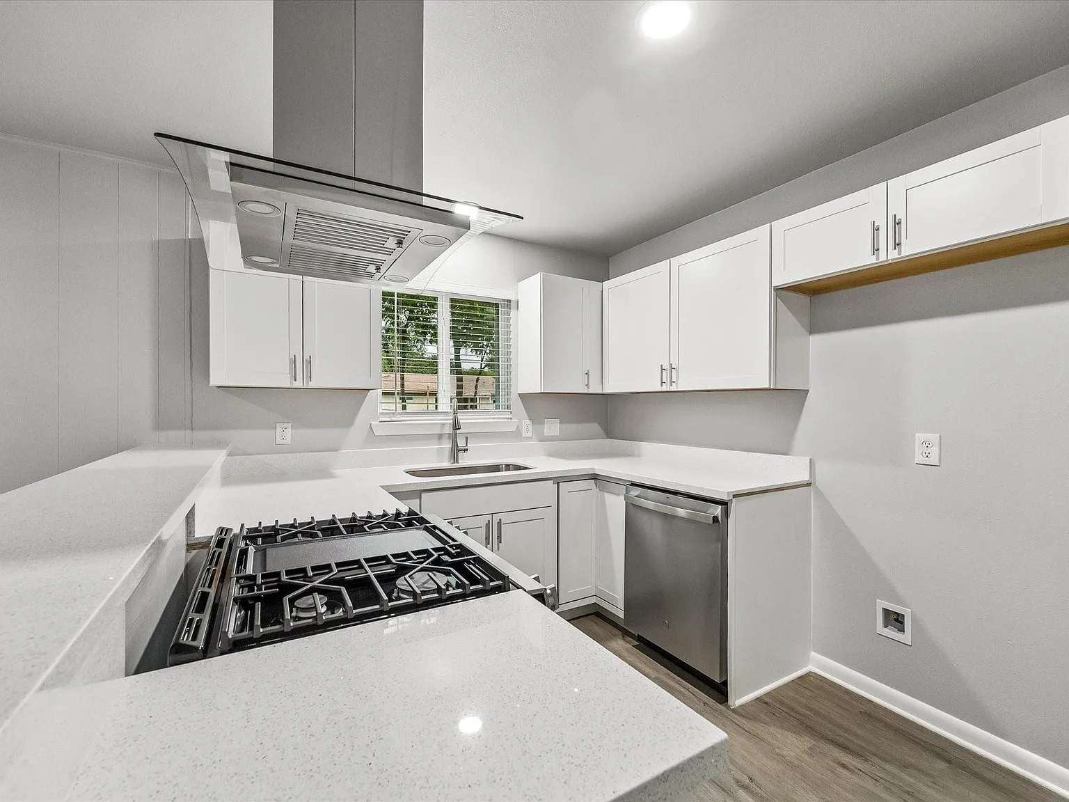 3 bed, 2.5 bath, 1175 sqft, $2,295 — Photo 4