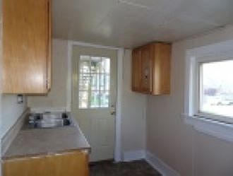 2nd image of 364 Mary St #3